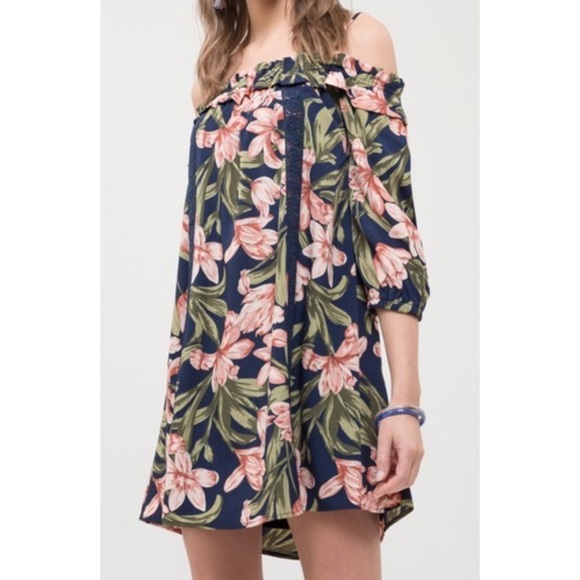 Urban Outfitters Dresses & Skirts - Blu Pepper Cold Shoulder Floral Shift Dress